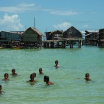 "Homens-peixe":  Povo Bajau causa espanto ao ficar até 10 minutos debaixo d"água - Torben Venning/Wikimedia Commons