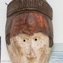 Livro retira as máscaras da violência imperial - Reprodução