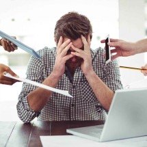 Governo adia nova regra sobre saúde mental no trabalho - DINO