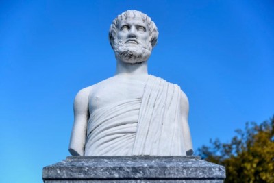 Platão foi um filósofo e matemático grego antigo, discípulo de Sócrates e professor de Aristóteles. Ele viveu de 428 a.C. a 347 a.C. e até hoje existem mistérios em torno de sua sepultura. -  (crédito: freepik frimufilms)