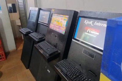 Máquinas caça-níqueis e R$ 2 mil mais são apreendidos em Uberlândia -  (crédito: Divulgação/PMMG)