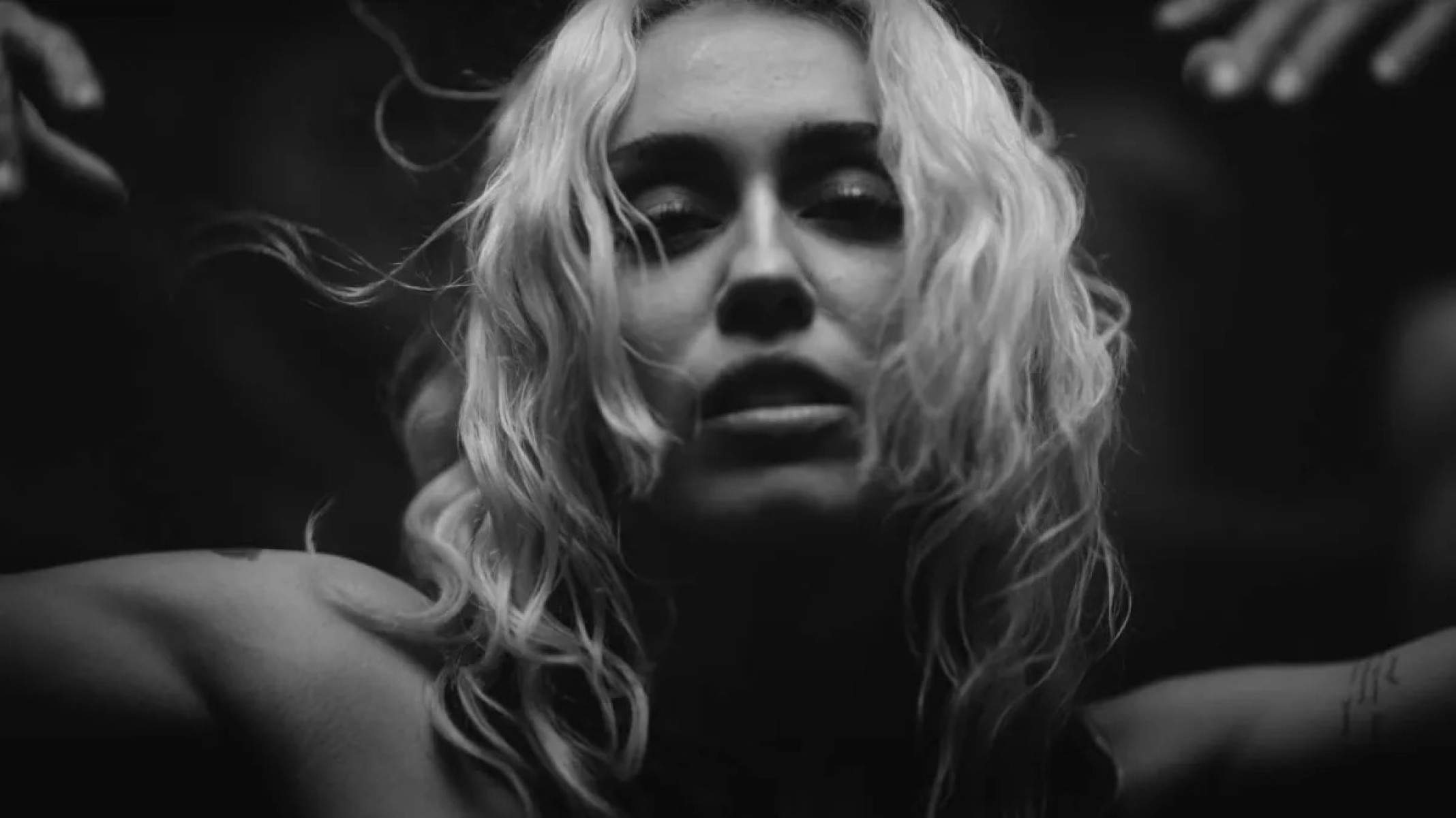 As faixas de ‘Something Beautiful’ de Miley Cyrus