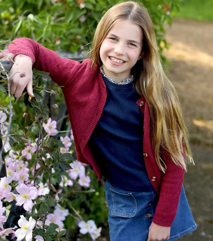Princesa Charlotte de Cambridge - Filha do príncipe William e da princesa Kate Middleton, Charlotte é a quarta na linha de sucessão ao trono britânico. Com apenas 10 nos, a jovem princesa já participa de eventos da família real e é uma das figuras mais queridas da monarquia britânica, sendo destaque nas aparições públicas.-Reprodução Instagram