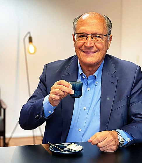Geraldo Alckmin - O político e médico paulista, vice-presidente do Brasil, descende de uma família de imigrantes árabes cuja grafia original do sobrenome era Alkmin, do político mineiro José Maria Alkmin. 