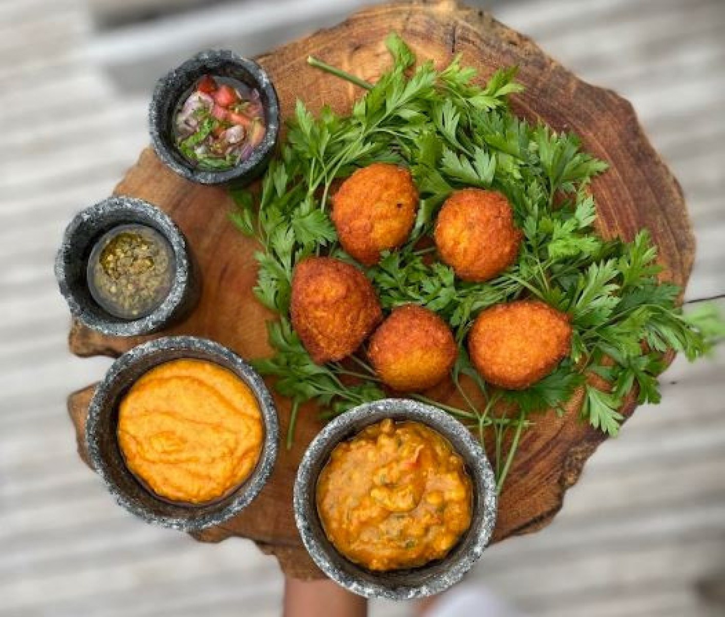 Não tem como não provar o delicioso acarajé baiano-Renata Ghiotto/Divulgação