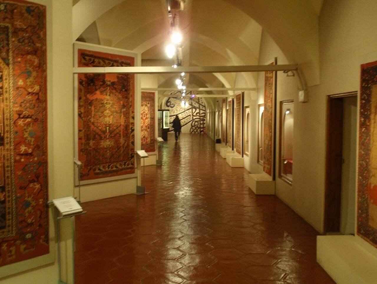 Museu de Arte Turca e Islâmica (Türk ve ?slam Eserleri Müzesi) - Inaugurado em 1914, o museu está localizado no Palácio de Ibrahim Pasha e abriga uma vasta coleção de arte islâmica, incluindo cerâmicas, manuscritos e tapetes. O edifício data do século XVI.

