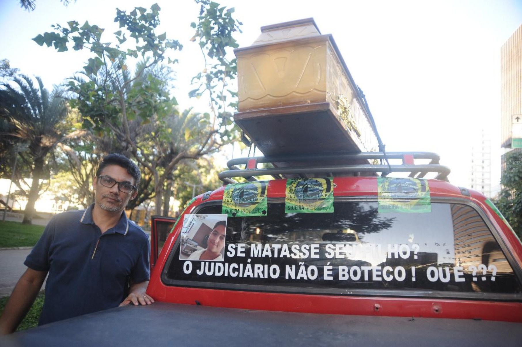 Carlos Roberto Botelho busca justica com as proprias maos depois que o caso de seu filho foi arquivado pela justica. Cidadao de Montes Claros carlos Roberto perdeu seu filho em 2020. Carlos Roberto busca a reabertura do inquerito na Justica-Alexandre Guzanshe/EM/D.A Press
