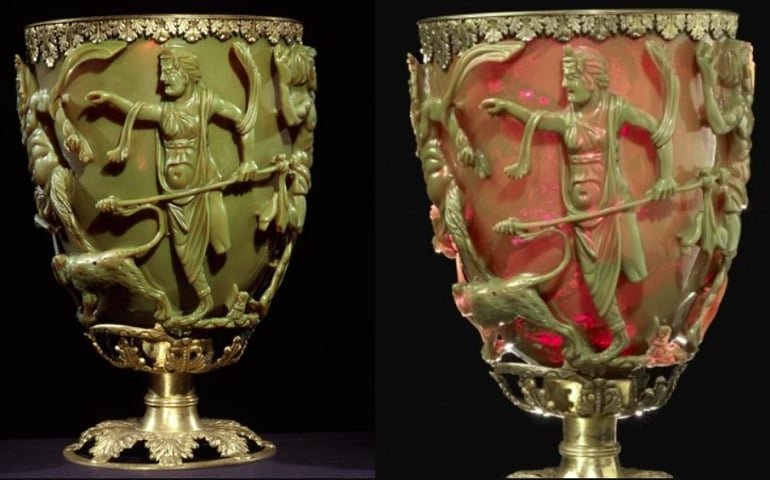 No entanto, o que mais intriga não é a temática mitológica, mas sim sua capacidade de "mudar de cor": quando iluminado pela frente, apresenta um tom verde-jade, enquanto com luz traseira exibe um vermelho-sangue.