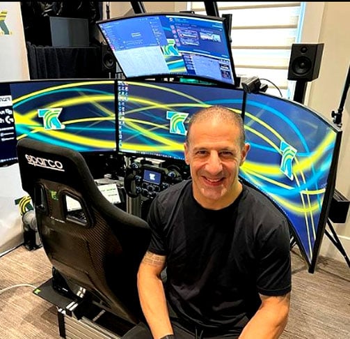 Tony Kanaan - O piloto baiano campeão de Fórmula Indy, tem um nome que já revela a origem árabe: Antoine Rizkallah Kanaan Filho. Ele é oriundo de família libanesa que segue a Igreja Maronita. 
