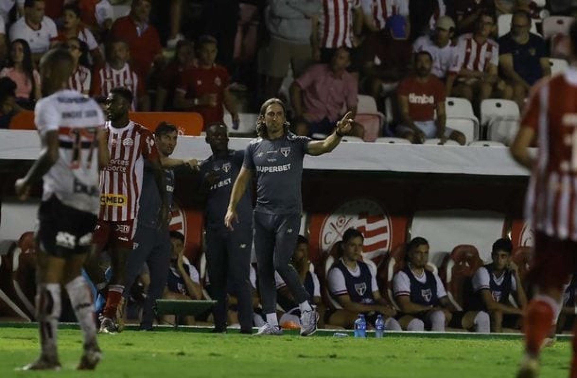 Zubeldía exalta espírito de Libertadores em classificação do São Paulo Zubeldía exalta espírito de Libertadores em classificação do São Paulo