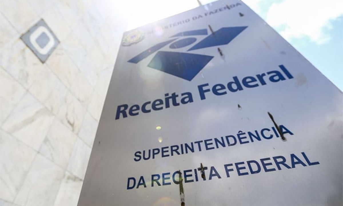 Para identificar as pend&ecirc;ncias, &eacute; preciso ir em &quot;Verificar avisos e erros&quot;, no programa do IR -  (crédito: Marcelo Camargo/Ag&ecirc;ncia Brasil)