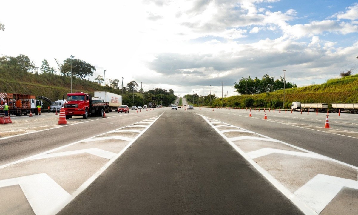 Via Cristais intensifica recapeamento do pavimento na BR-040 -  (crédito: Via Cristais/Divulgação)
