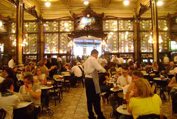 A Confeitaria Colombo, no Rio de Janeiro, aparece com destaque em uma lista dos estabelecimentos pelo mundo que oferecem as sobremesas mais saborosas. 