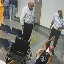 Homem havia acabado de sofrer um acidente de carro e continua internado -  (crédito: Reprodução/Redes Sociais)