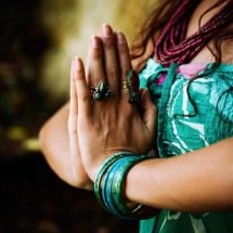 Precisando de dinheiro? Veja 3 orações ciganas poderosas para atrair prosperidade - Wemystic