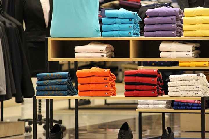 Quando um x aparece sobreposto ao baldo, significa que a roupa sÃ³ pode ser lavada a seco, como as de couro, por exemplo.