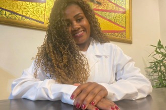 Técnica de enfermagem sofre injúria racial de paciente em cidade mineira