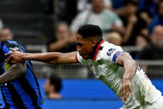 Ex-alvo do Cruzeiro e especulado no Atlético, Mina decide ficar na Europa