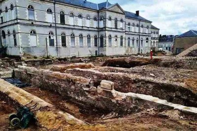 Arqueólogos descobriram uma necrópole romana em Orléans, na França, com mais de 60 túmulos construídos entre os séculos 1 e 3 d.C. A descoberta foi feita pelo Serviço Arqueológico de Orléans . -  (crédito:  Reprodução do X @_letraqueur_)