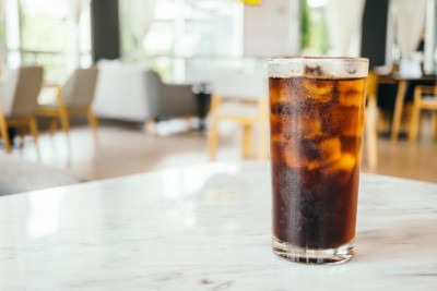 'Beber refrigerante em excesso é como despejar ácido sobre um sistema que deveria ser equilibrado', diz Alexandre Sallum Bull -  (crédito: FreePik)