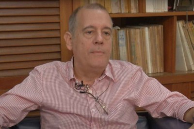 O poeta Paulo Henriques Britto  -  (crédito: Ravik Gomes/ TV UFMG)