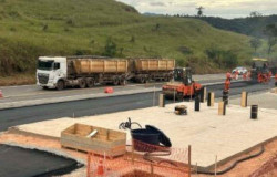 Obras da concessionária responsável pelo trecho próximo à João Monlevade complicam trânsito na BR-381 -  (crédito: Nova 381/Divulgação)