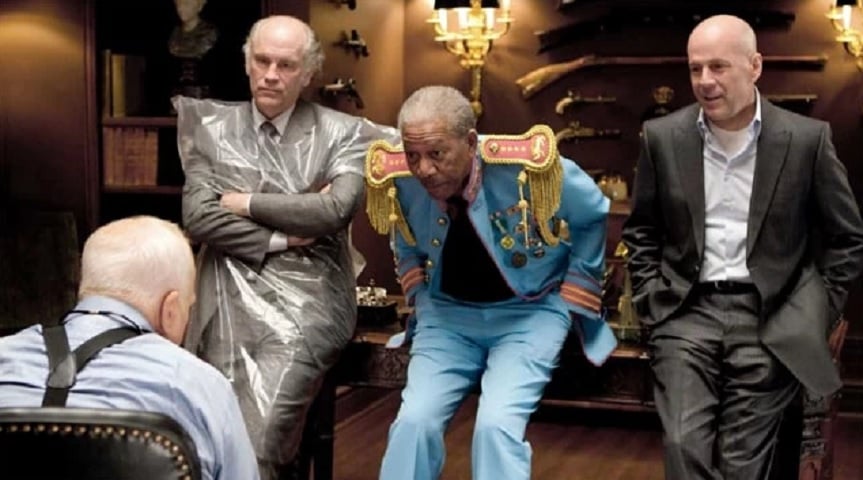 Já nos anos 2000, o ator brilhou em outros filmes de gênero policial, como em "Sin City" (2005), como o detetive John Hartigan, e em "RED: Aposentados e Perigosos" (2010 e 2013), interpretando o aposentado agente da CIA Francis "Frank" Moses. -Divulgação