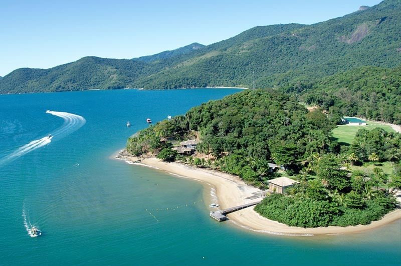 As enseadas são verdadeiros refúgios naturais, combinando beleza, história e importância geográfica, sendo essenciais tanto para a navegação quanto para o turismo.