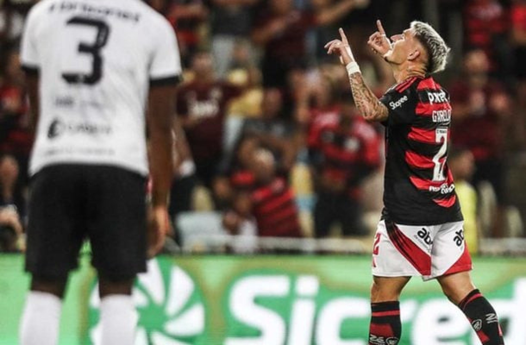 Varela, em alta, já projeta o jogo contra o Palmeiras
