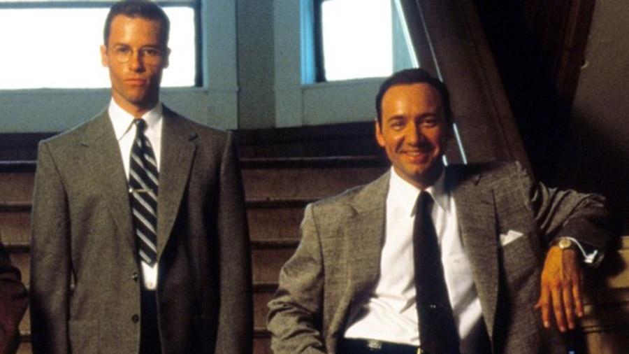 Em fevereiro de 2025, Kevin Spacey mandou uma resposta curta e grossa ao 'colega' Guy Pearce, que disse ter sido vítima de assédio durante as gravações de "Los Angeles, Cidade Proibida" em 1997. Guy comentou num podcast que se sentiu 'alvo' de Spacey, "um cara agressivo". 