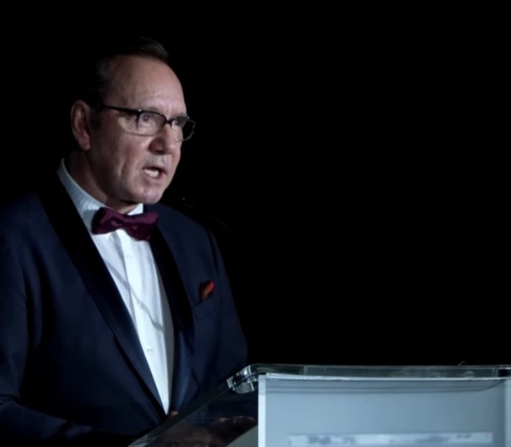 "Quem poderia imaginar que homenagear alguém que foi inocentado em todos os tribunais em que ele entrou seria considerado uma ideia corajosa". Spacey chorou e antes de deixar o palco completou: "Ainda estou de pé".