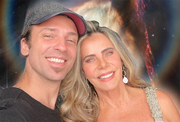 O filho Kim ira a mãe e já postou homenagens a ela na web: "A mãe mais linda do mundo".