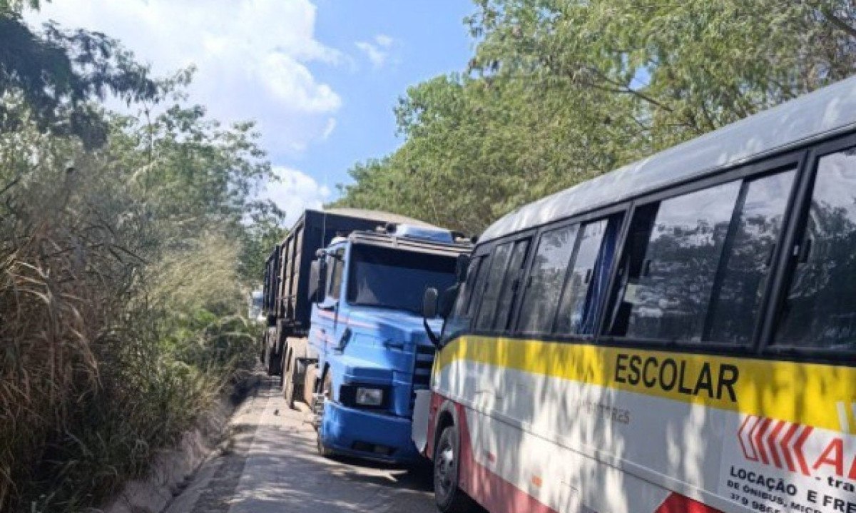 A área foi sinalizada e a Polícia Militar acionada para providências de trânsito -  (crédito: CBMMG/Divulgação )