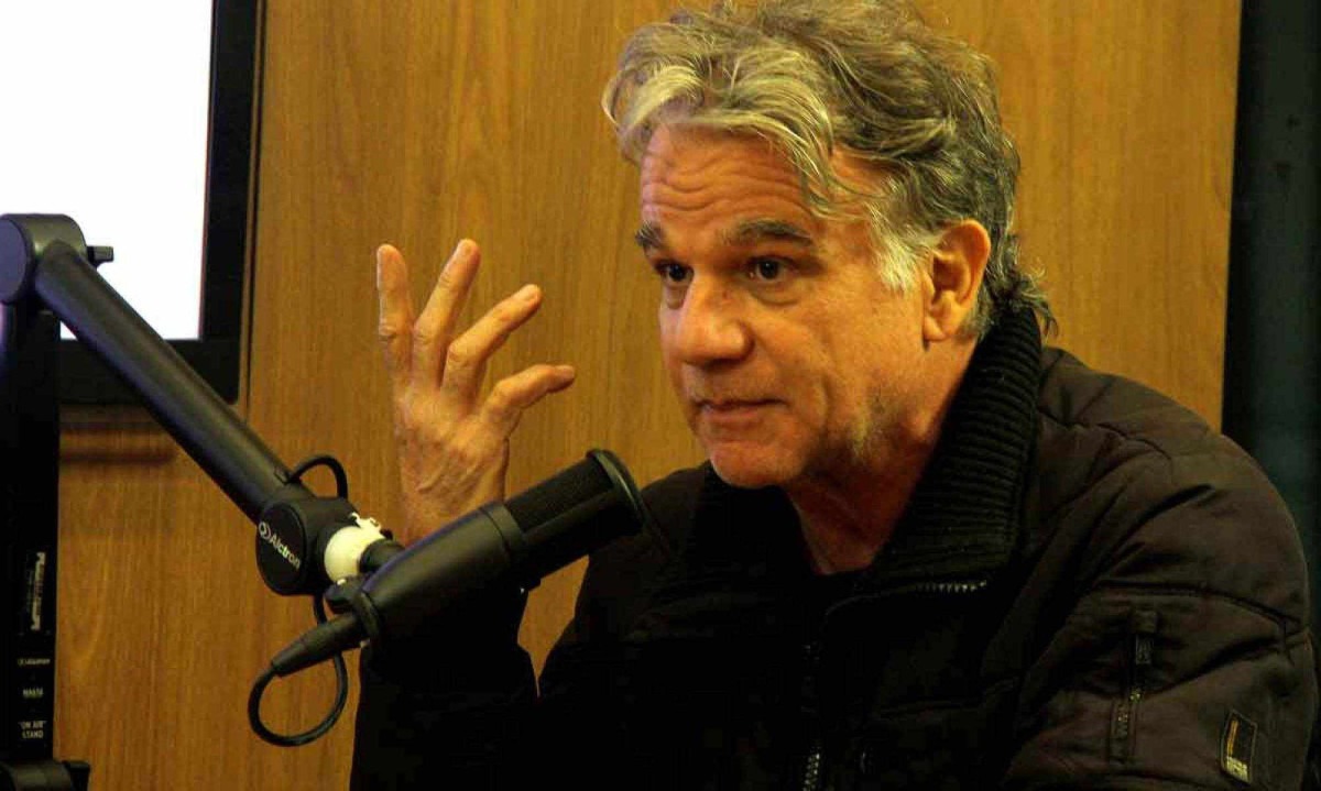 "O teatro é o lugar do antídoto para o excesso de imagens, de informações supérfluas", acredita Eduardo Moreira, que interpreta o médico no espetáculo e foi entrevistado no podcast do Pensar