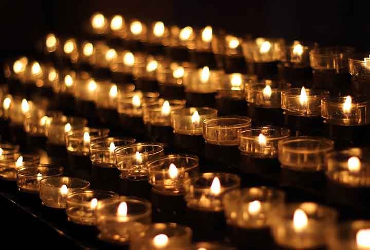 Foi nesse período que as velas aram a se disseminar também pela Europa, com artesãos e fabricantes produzindo em maior escala com sebo (gordura animal). Cera de abelha também foi utilizada por um período.
