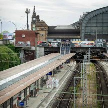 Mulher esfaqueia 17 pessoas em estação de trem de Hamburgo, na Alemanha - Jonas Walzberg/AFP