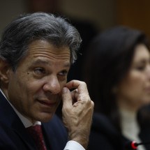 Governo Lula faz reunião de emergência e vai rever parte das medidas do IOF