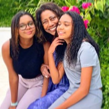 Filhas de Glória Maria lançam cinzas da jornalista no mar de Búzios - Reprodução/Instagram