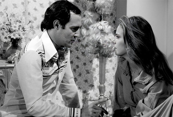 Como sua mãe era uma grande inspiração, ela decidiu seguir seus os na atuação. Sua estreia na televisão ocorreu na telenovela "Sem Lenço, sem Documento" (foto), na Rede Globo, em 1977.