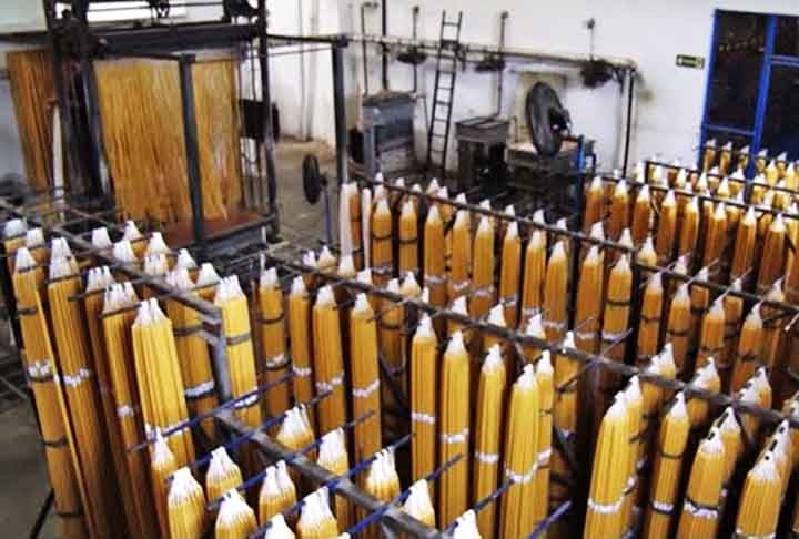 Já no século 20, a parafina, subproduto do petróleo, ou a ser utilizado na fabricação de vela também.
