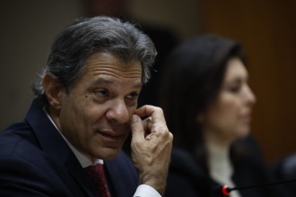 Governo Lula faz reunião de emergência e vai rever parte das medidas do IOF