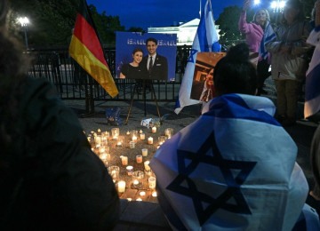  Vigília à luz de velas na Praça Lafayette, em frente à Casa Branca, em Washington, DC, em 22 de maio de 2025, após um tiroteio que deixou duas pessoas mortas -  (crédito:  Mandel NGAN / AFP)