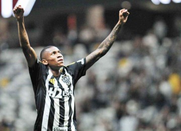 Como um centroavante, volante Patrick marcou o primeiro gol da carreira na vitória do Galo sobre o Maringá, pela Copa do Brasil, foi festejado pela torcida e se emocionou no lance -  (crédito: Alexandre Guzanshe/EM/D.A. Press)