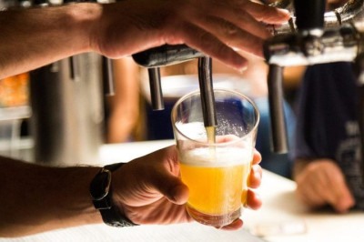 Muita gente sabe que cervejas têm levedura, malte de cevada e lúpulo em suas fórmulas básicas, mas um ingrediente curioso utilizado na Suécia chamou a atenção na internet. -  (crédito: spooky kid/pixabay)