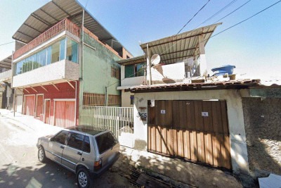 Equipe da Defesa Civil identificou risco de desabamento nos imóveis -  (crédito: Google Street View/Reprodução)