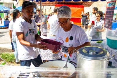 Marlene é uma das cozinheiras que tempera o Circuito Gastronômico de Favelas -  (crédito: Circuito Gastronômico de Favelas/Divulgação)