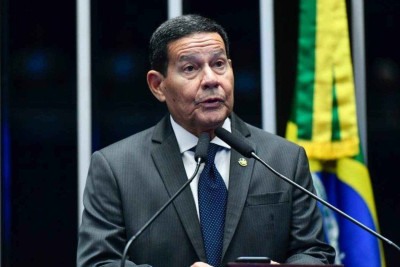 Sobre os atos golpistas de 8 de janeiro, Mourão declarou que estava em casa e tomou conhecimento das invasões por meio do noticiário na televisão -  (crédito: Geraldo Magela/Agência Senado)