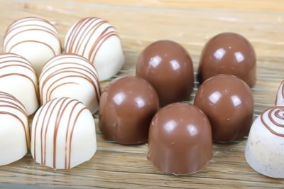 O chocolate tem sempre destaque nos mercados em todo o Brasil. Tanto para consumo próprio como para presentear as pessoas queridas. As trufas e os bombons aparecem como ótimas opções. -  (crédito: Youtube/
Cakepedia
)