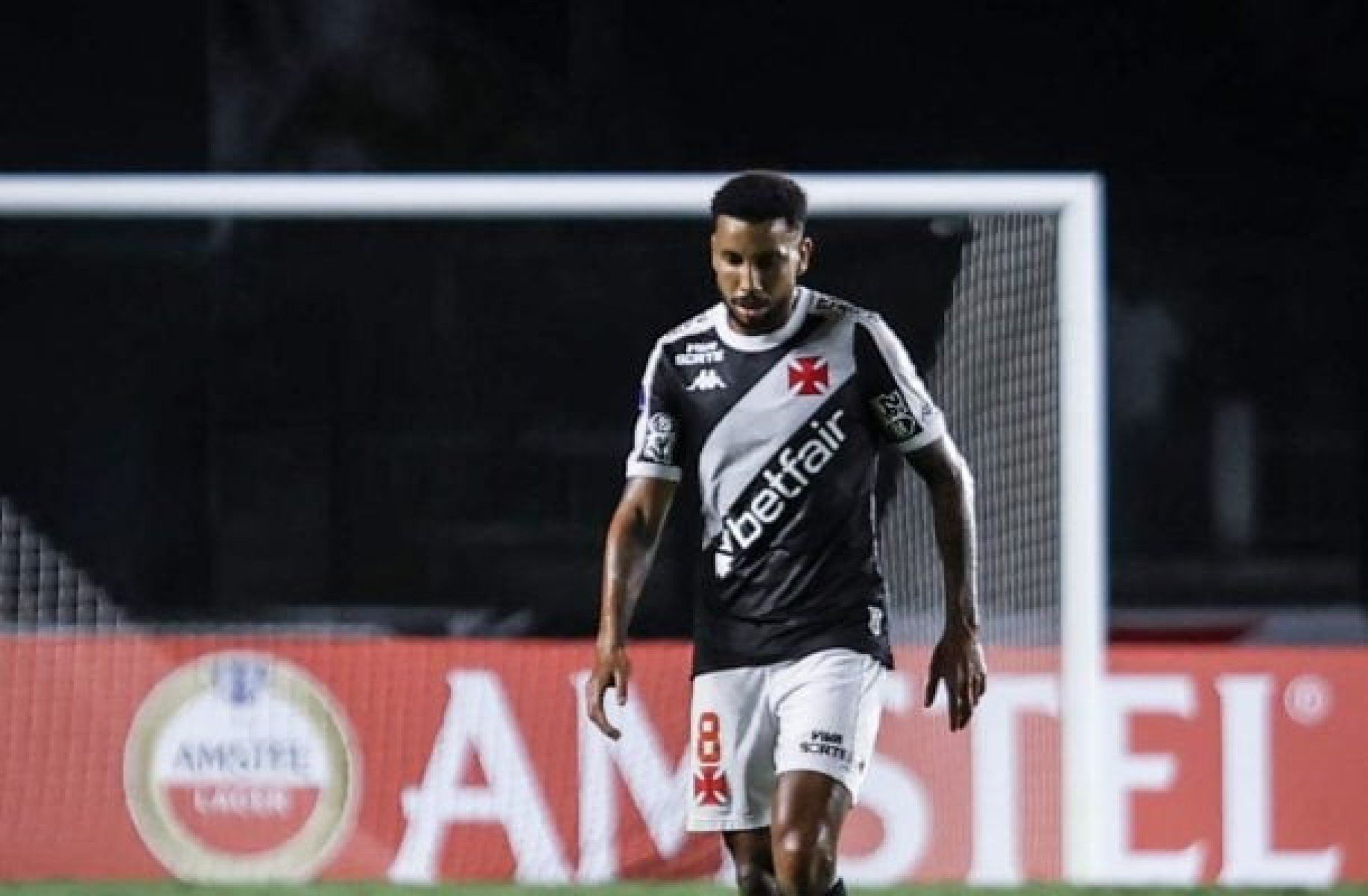 Empresário do volante Jair faz críticas à diretoria do Vasco: ‘Sacanagem com ele’