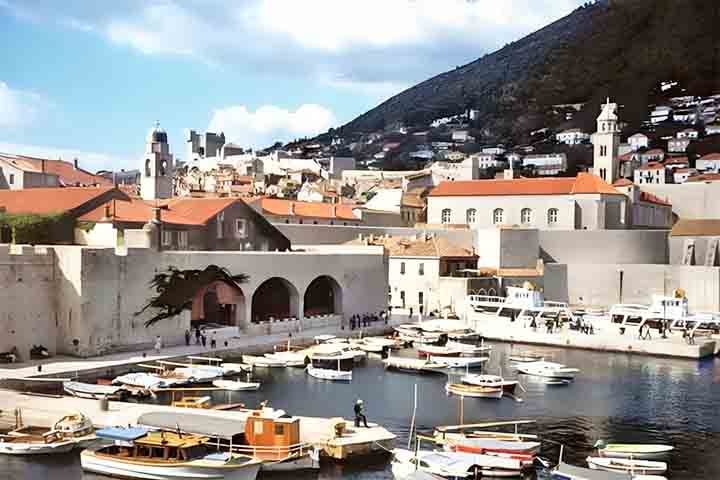 A Eslovênia é um pequeno país  na península dos Balcãs. Veja curiosidades sobre a terra natal da primeira-dama dos Estados Unidos.
